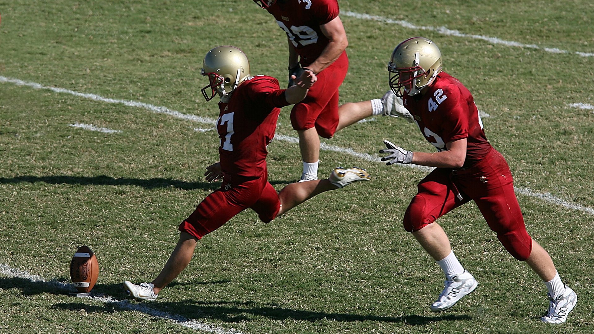 赛场之外运动员公益行动频频传递正能量引人关注，运动员公益广告